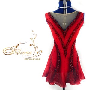 Abito da pattinaggio su ghiaccio Abito da pattinaggio rosso Abito da competizione Costume da spettacolo Completo da pattinaggio artistico Abbigliamento da pattinaggio Elegante abito da ghiaccio Personalizzato