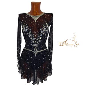Abito da pattinaggio su ghiaccio nero Abito da pattinaggio su ghiaccio con decorazioni in strass di cristallo Abito da pattinaggio artistico da competizione