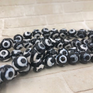 Tibetan Dzi Agate - Black White Agate - 10mm Faceted Round Bead - Full Strand