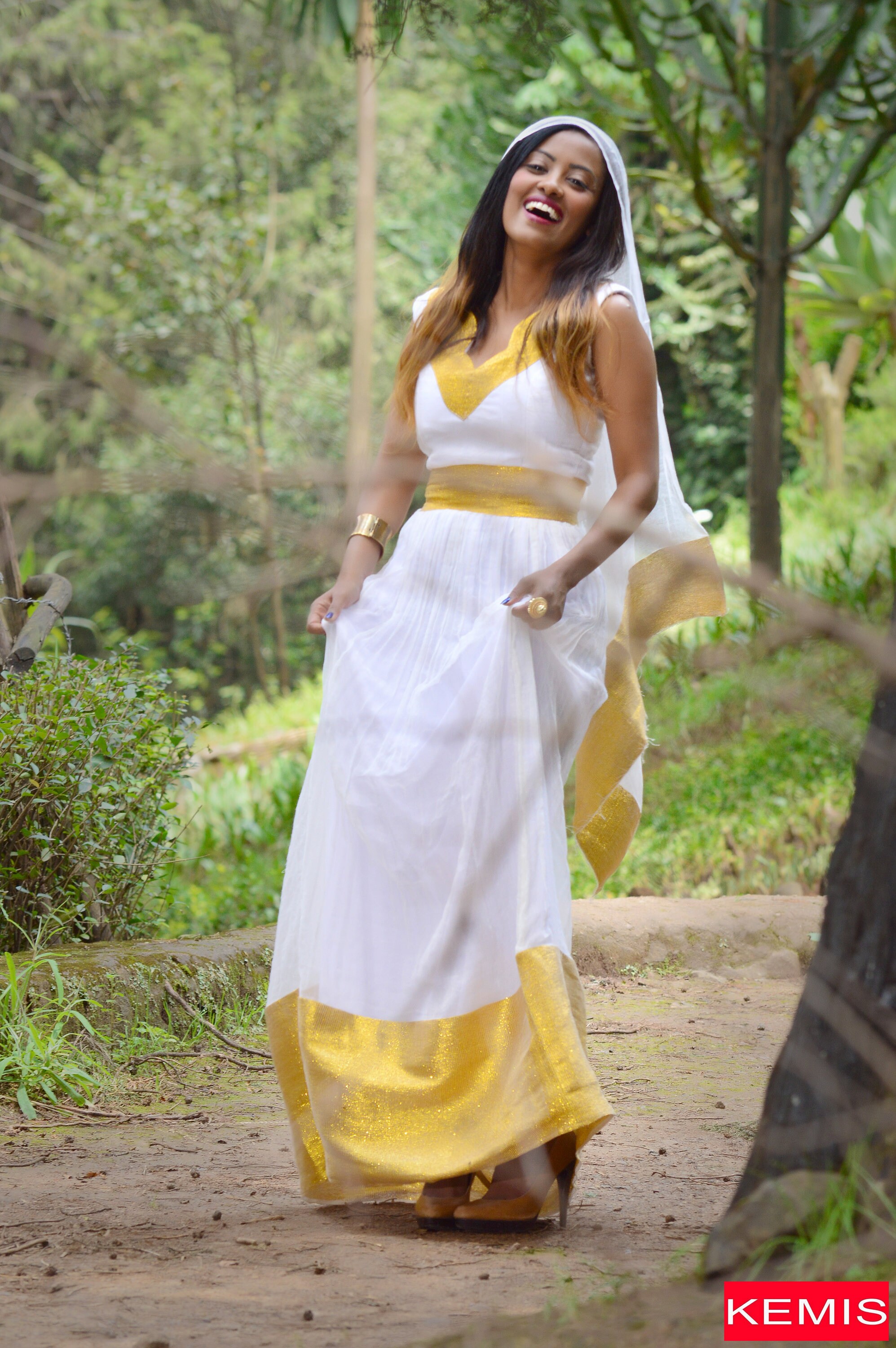flowy maxi dresses for weddings