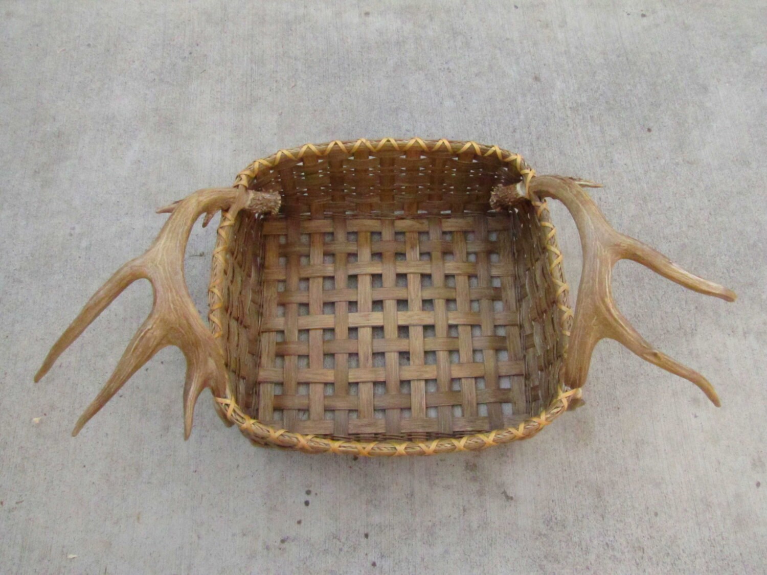 Basket Rack Deer Handmade Reed Basket, Shed Mule Deer Antler Handled Newspaper Basket ...