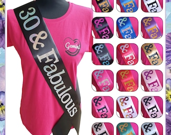 30 y fabulosa faja de cumpleaños - cinta de satén de alta calidad con letras holográficas de brillo - 30 cumpleaños Sash