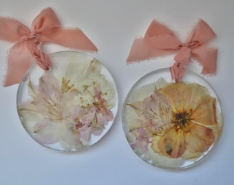 Adorno floral de resina personalizado de 10 cm / Recuerdo de flor seca / Adorno para conservar ramos de novia