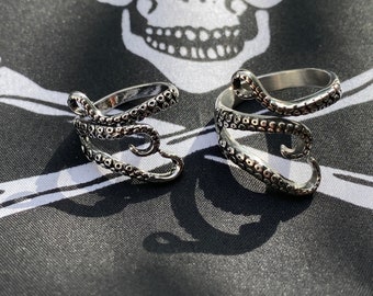 Kraken adjustable ring, silver plated fashion jewelry, OFMD pirate Blackbeard Edward Teach, octopus, squid, tentacle