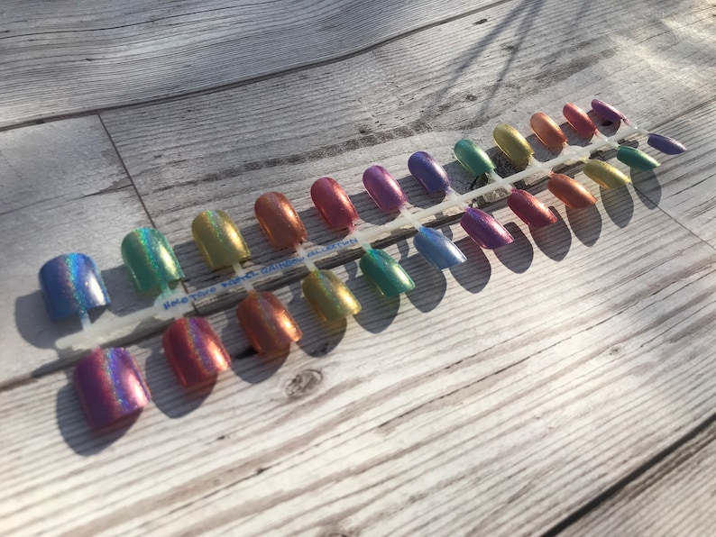 Holo Taco Press-On Nails - Thumbnail 3