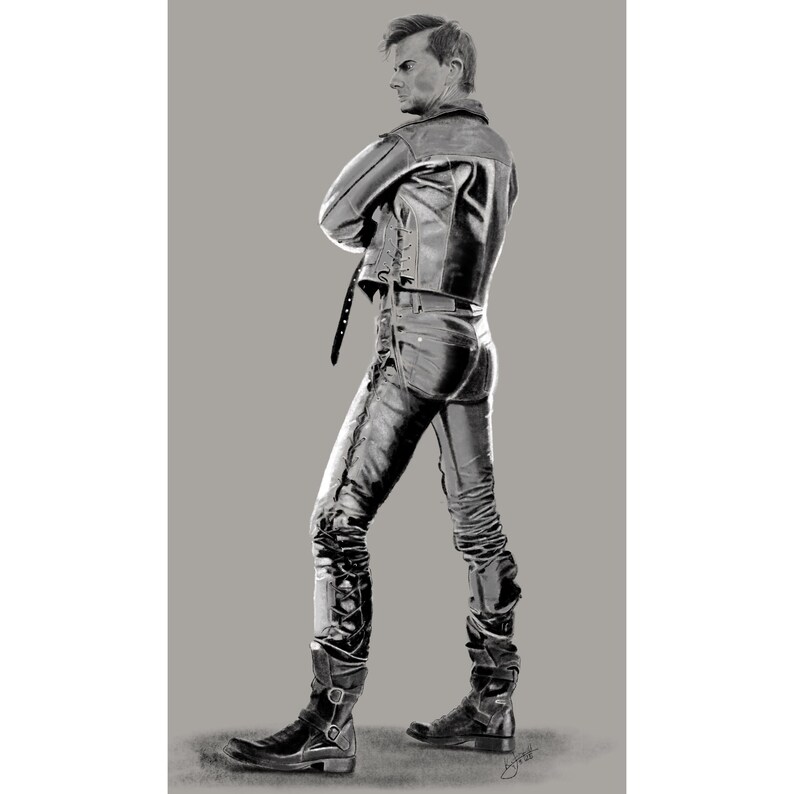 Puede incluir: Un dibujo en blanco y negro de una persona que lleva una chaqueta de cuero y pantalones vaqueros. La persona est&aacute; de pie de espaldas al espectador y con la cabeza girada hacia un lado. El dibujo est&aacute; hecho en un estilo realista.