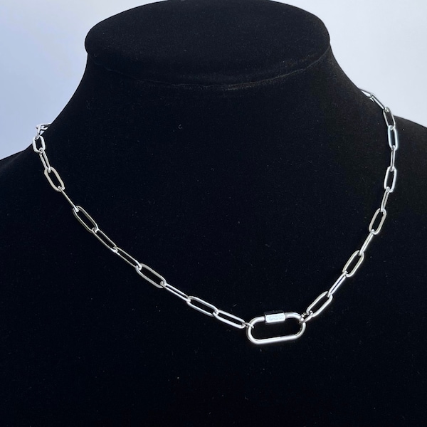 Collar de cadena con mini mosquetón y clip de papel, hecho a mano en acero inoxidable