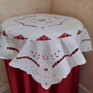 Nappe vintage Shabby brodée dentelle nappe à thé mariage-nappe décor champetre-nappe jeu de cartes blanc-dècor maison jardin-féte des Méres