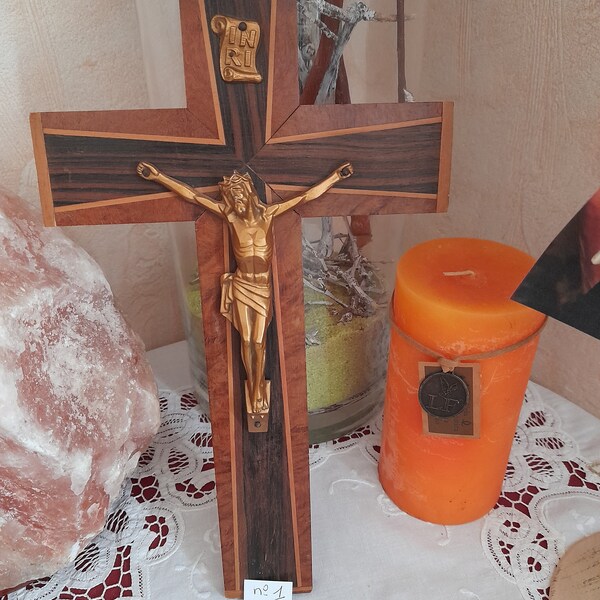 Crucifix bois de loupe d'orme antique-crucifix Notre Dame de la Garde ancien au choix-croyance spiritualité-cadeau suspension religieux