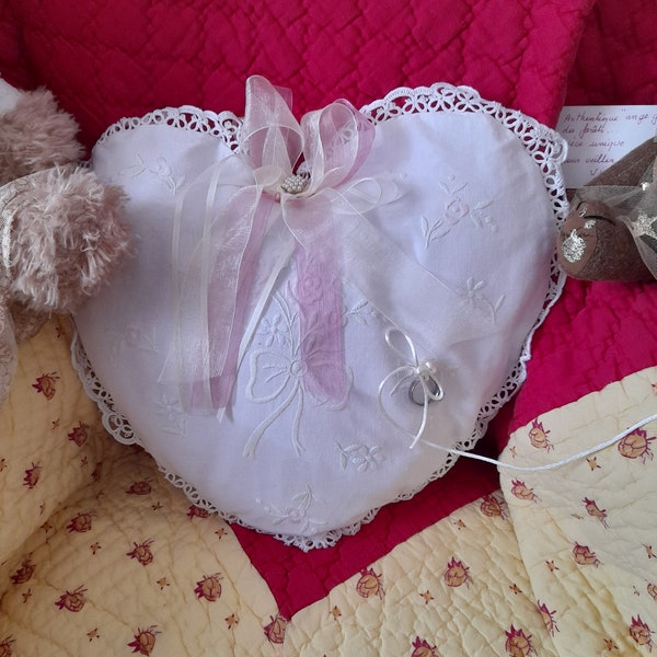 Coussin coeur Shabby dentelle vintage romantic-coussin jolie broderie rose pale-idée mariage coussin alliances-cadeau coussin féte des Meres