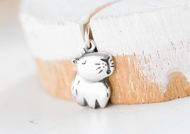 Gift For Her, Capybara Lover Gift for Her, Handcrafted, quirky jewelry, Minimal jewelry, capybara charm, Capybara pendant 925, Otter necklaces, Capybara necklace, Capybara, Sterling Silver Capybara Necklace, Silver 999 Pendant, Hand-Sculpted Jewelry, Handmade Necklace