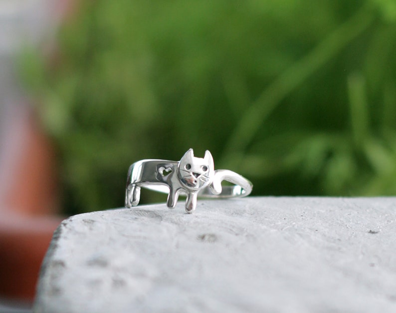 Sterling silver cat ring, minimalist cat ring, gift for cat lover, valentines gift afbeelding 2