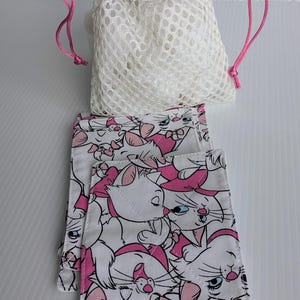 Set of 5 soft organic cotton (the Aristocats prints) and flanel reusable face wipes in a laundry mesh bag