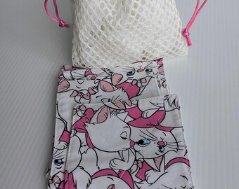 Set of 5 soft organic cotton (the Aristocats prints) and flanel reusable face wipes in a laundry mesh bag