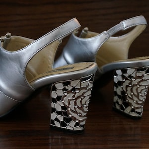 Vintage Glamourous Luvshoe&#39;s Mosaic Floral Heels Silver Leather Sandals/Size Euro35 Luv Shoe&#39;s Silver Sandals