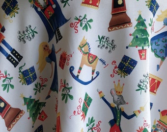 Kersttafelkleed: 70 inch rond katoen-polyester met feestelijk patroon