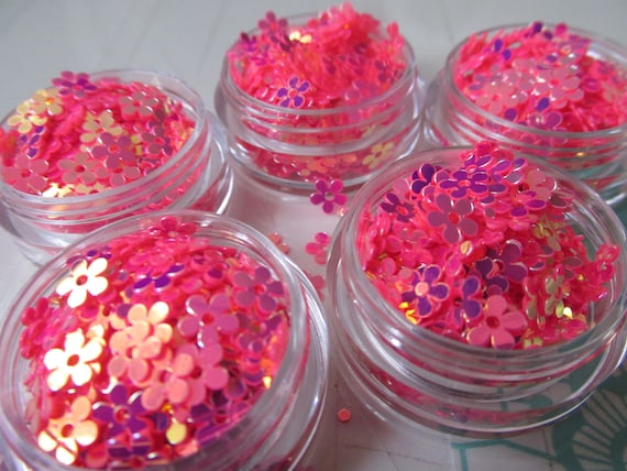 Daisy flower glitter nail art spangles sequins shapes
