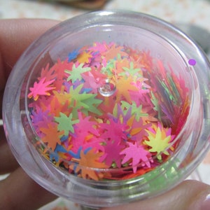 Marijuana Cannabis Chanvre Feuilles d'herbe Paillettes scintillantes Formes de nail art
