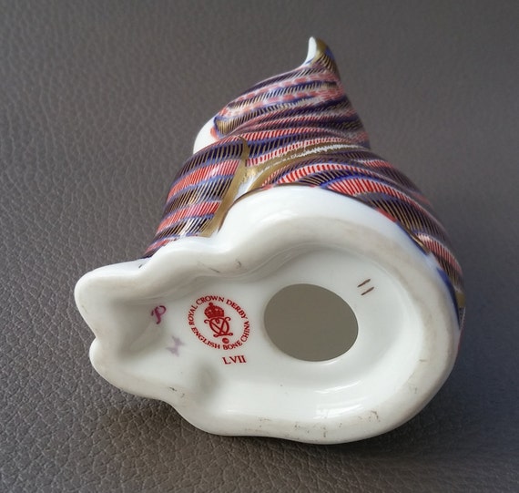 Royal Crown Derby bone china Imari pattern cat or kitten
