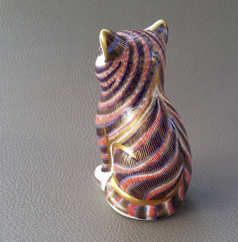 Royal Crown Derby bone china Imari pattern cat or kitten