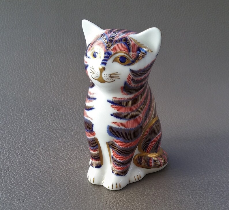 Royal Crown Derby bone china Imari pattern cat or kitten