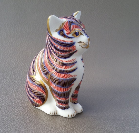 Royal Crown Derby bone china Imari pattern cat or kitten