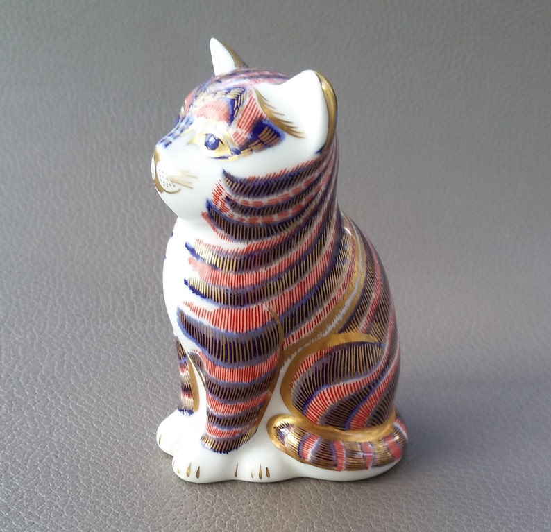 Royal Crown Derby bone china Imari pattern cat or kitten