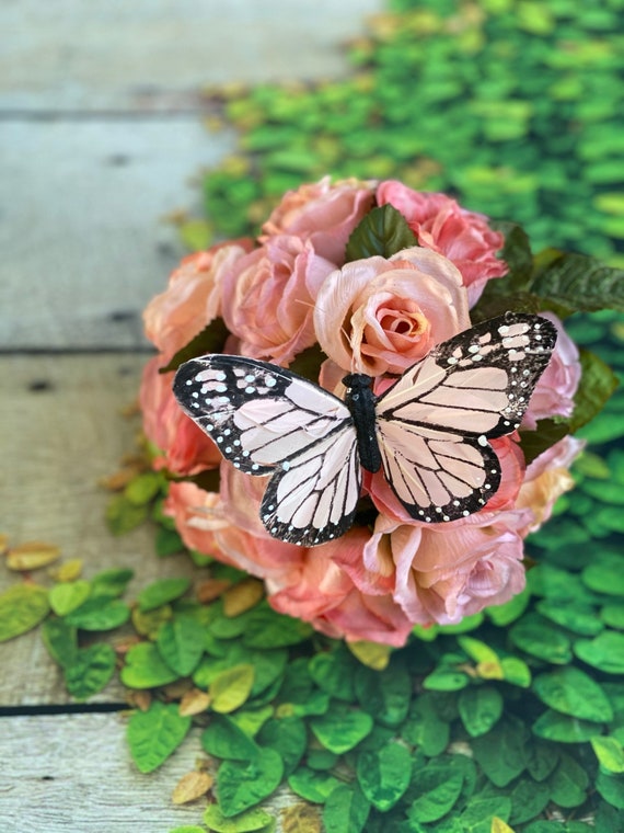 Juego de 12 mariposas de plumas monarca con purpurina en alambre para  arreglos florales y decoraciones de bricolaje (dorado)