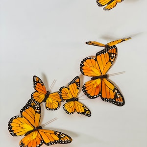 AQUEENLY Monarch Butterfly Decorations, 4.72'' Orange Premium Artificial  Monarch Butterfly to Decorate for Craft, Home, Wall, Wedding, Party (12 Pcs)