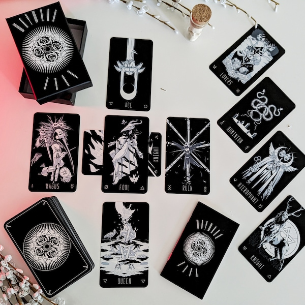 Wayward Dark Tarot Deck - 4.Edition mit Starrer Box und Anleitungsbuch