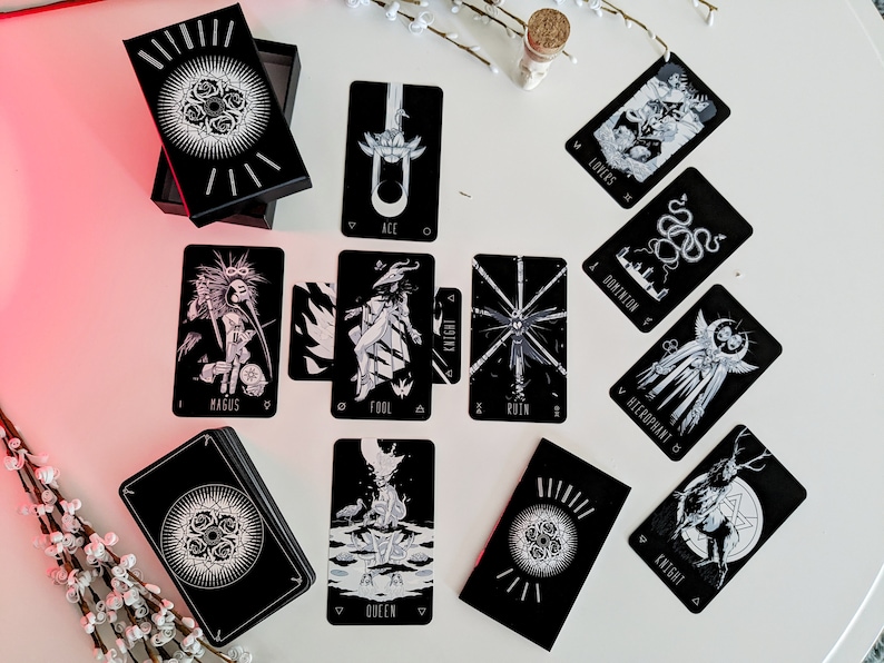 Wayward Dark Tarot Deck - 4.Edition mit Starrer Box und Anleitungsbuch Bild 1