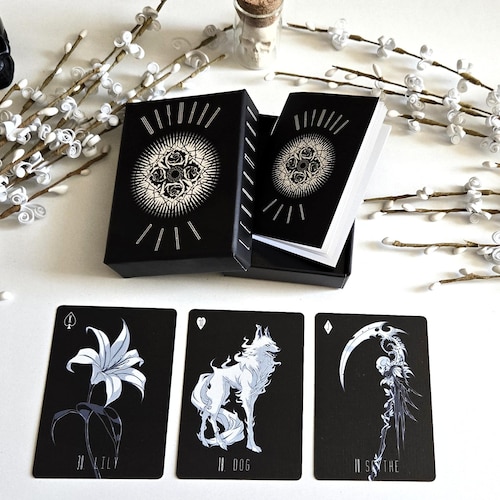 Wayward Dark Lenormand met stevige doos en boekje - 1e editie