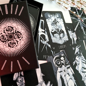 Wayward Dark Tarot Deck - 4.Edition mit Starrer Box und Anleitungsbuch Bild 2