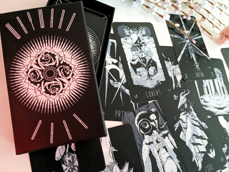 Wayward Dark Tarot Deck - 4.Edition mit Starrer Box und Anleitungsbuch Bild 2