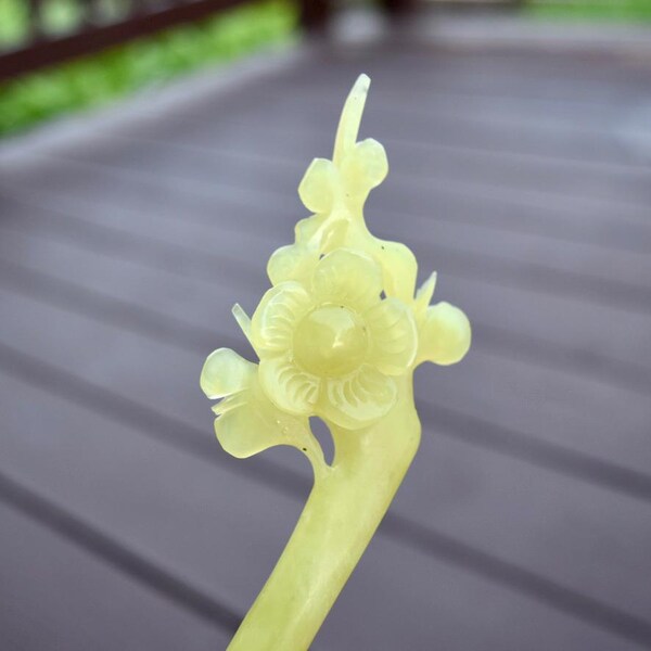Green Plum Blossom Flower Hairpin - Serpentine Jade Hair Stick