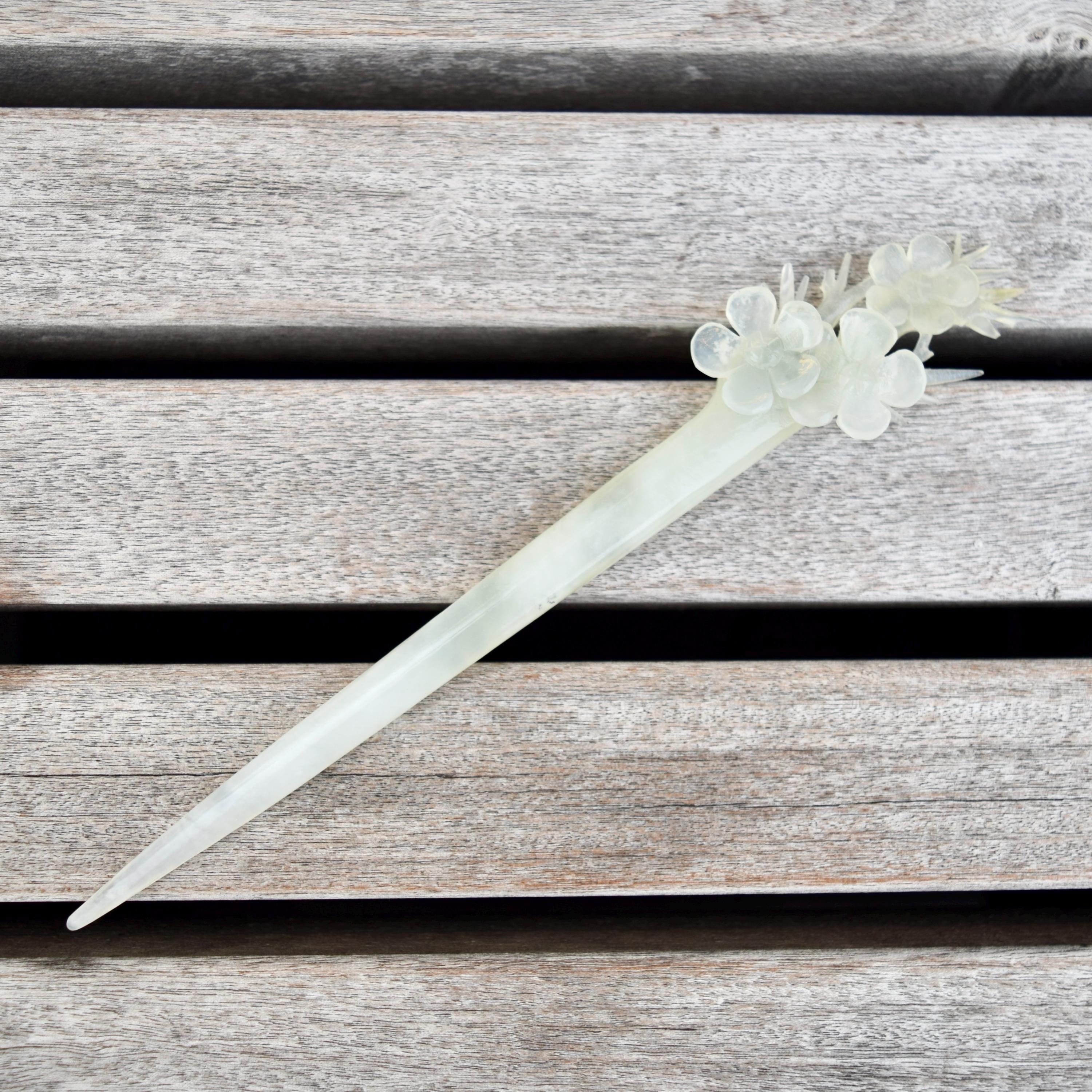 Green Icy Plum Blossom Carved Hairpin - Serpentine Jade Hair  display picture 2