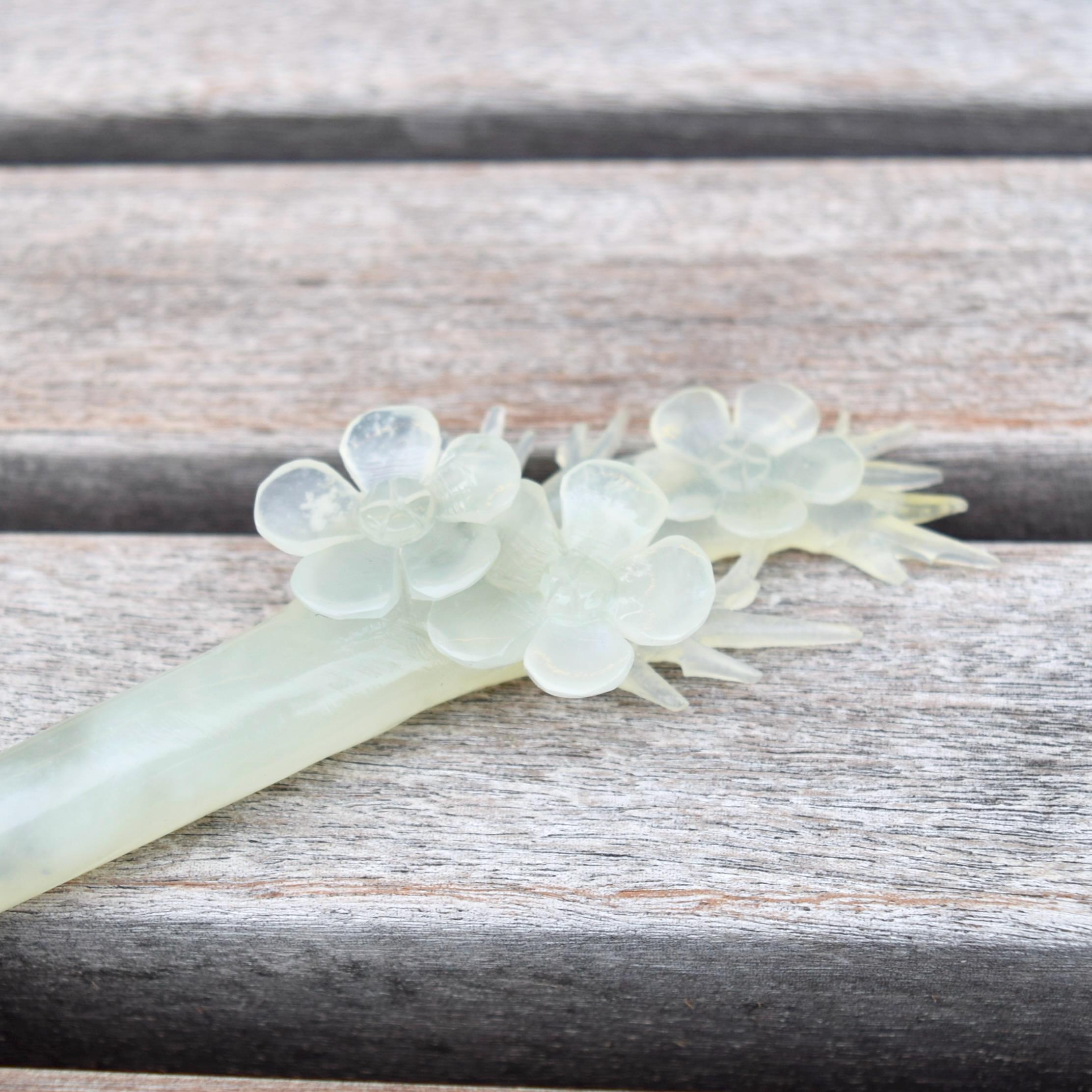 Green Icy Plum Blossom Carved Hairpin - Serpentine Jade Hair  display picture 3
