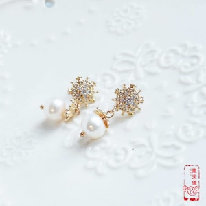Snowflake Pearl Gold Stud Earrings - Holiday Earrings