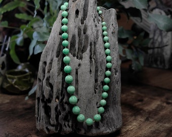 Imitation Jade Glass Bead Necklace with gold clasp, Art Deco 1920s