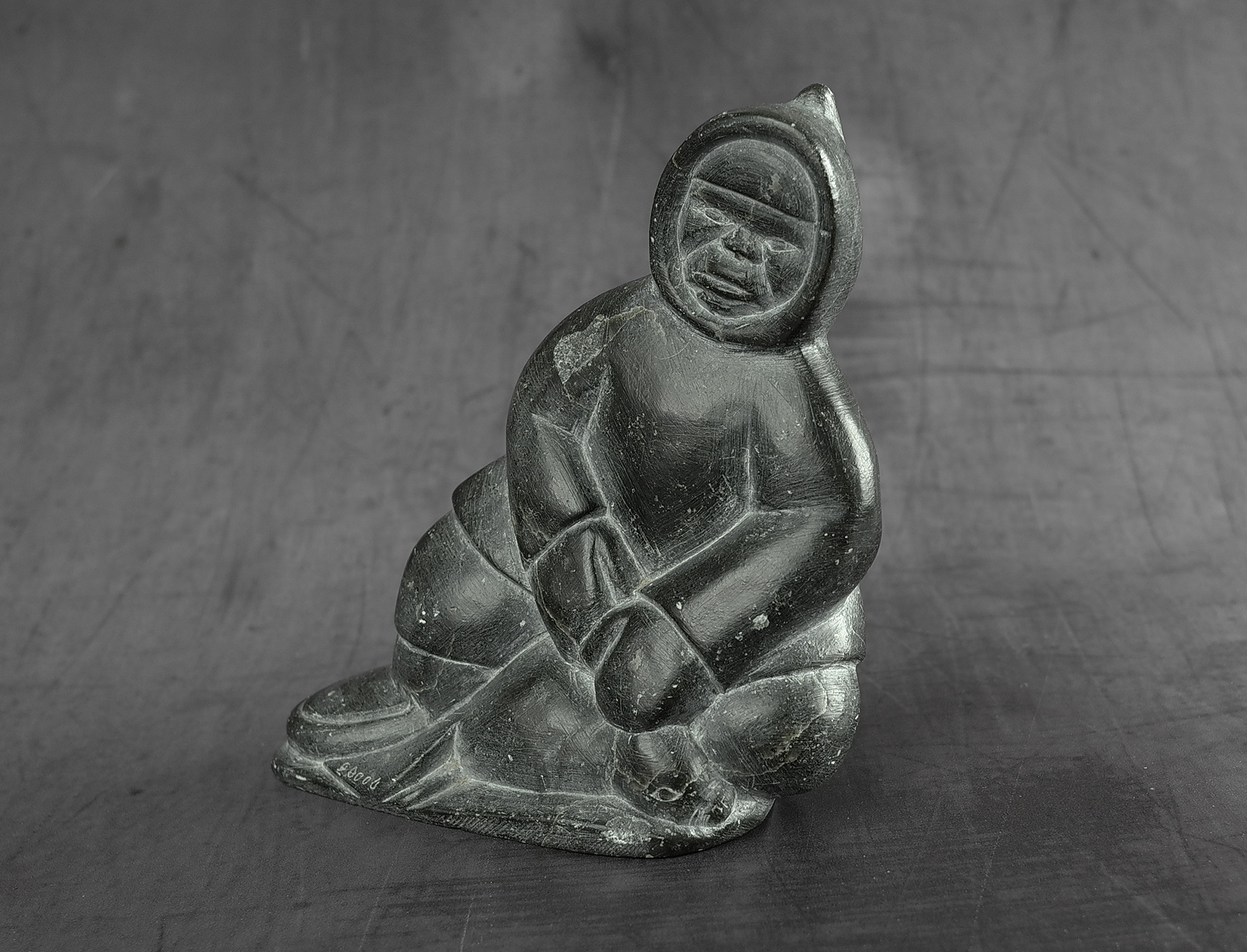 彫刻・オブジェ Inuit stone carving object Inuit Carving, Arctic Bird in Bone, Stone Base – With A Past