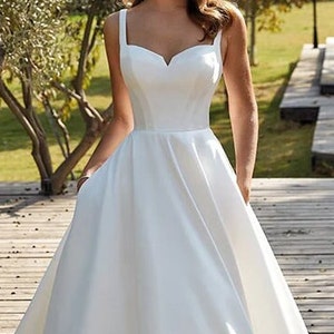 Robe de mariée civile en satin à col en V Robe de mariée boutonnée dos nu Bretelles spaghetti Blanc, dimension personnalisée Robe de mariée Robe de mariée image 4