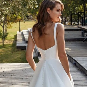 Robe de mariée civile en satin à col en V Robe de mariée boutonnée dos nu Bretelles spaghetti Blanc, dimension personnalisée Robe de mariée Robe de mariée image 6