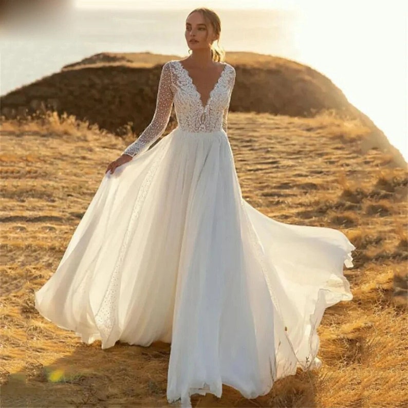 Stunning Boho Ivory Plus Size A-Line Wedding Dress Chiffon V-Neck Lace Bridal Gown Simple Bridal Dress Long Sleeved Backless Gown zdjęcie 1