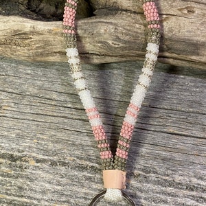 Llavero con cuentas rosas, llavero, bolso de mano, llavero con cuentas, llavero, abalorios nativos, regalo para damas de honor