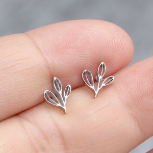 Flower leaf stud earrings small cartilage screw back ball earring surgical steel studs earring tiny studs safety backs silver leaf earrings