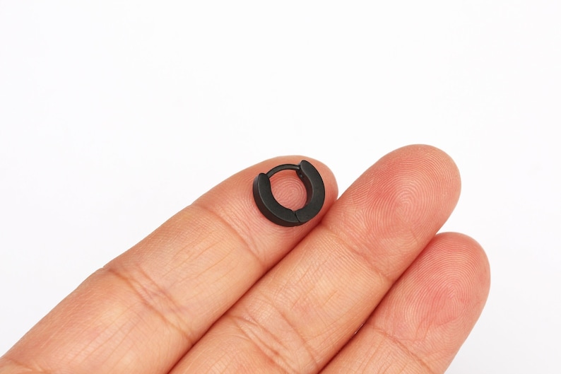 Minimalist huggie hoop earrings