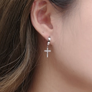 Kreuz Ohrringe Silber Kreuz Ohrringe kleine Creolen zierliche Creolen Baumeln Tropfen Ohrringe Mutter Geschenk Charme Creolen