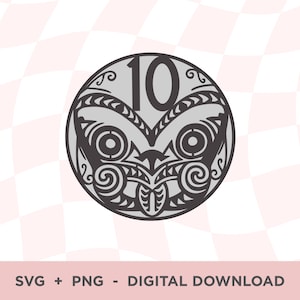 Puede incluir: Gráfico circular gris con un diseño de rostro estilizado y el número 10 en la parte superior. El diseño presenta patrones simétricos y espirales. El texto "SVG + PNG - DIGITAL DOWNLOAD" está en la parte inferior.
