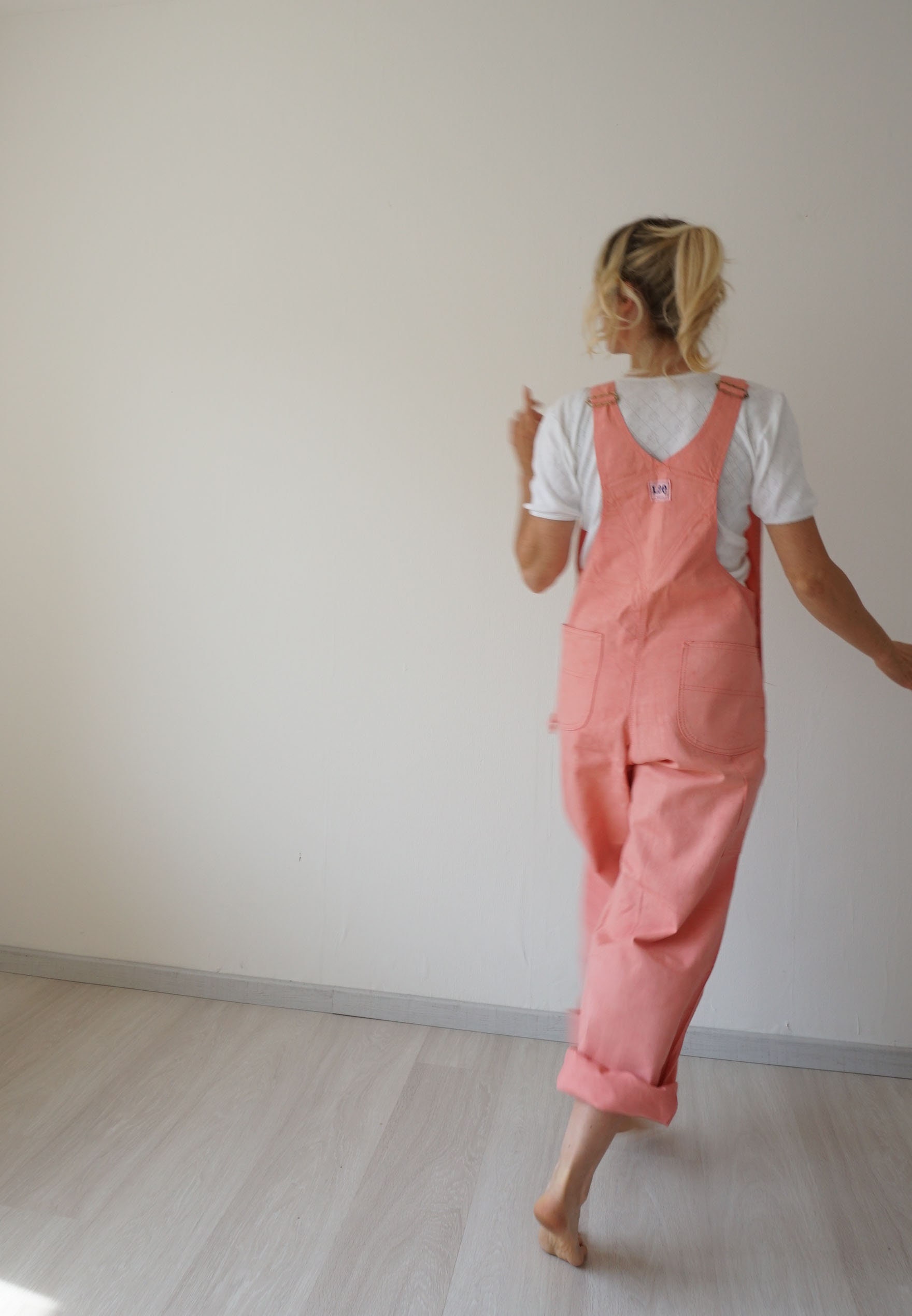 PAINTER OVERALLS ピンクオーバーダイ Baby girl pink honeycomb overalls with bows - quartz pink