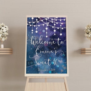 Signo de cumpleaños número 16, signo de bienvenida, cartel de cumpleaños dulce dieciséis, cartel de fiesta púrpura azul galaxia, luces de cuerda y bokeh - CUALQUIER EDAD